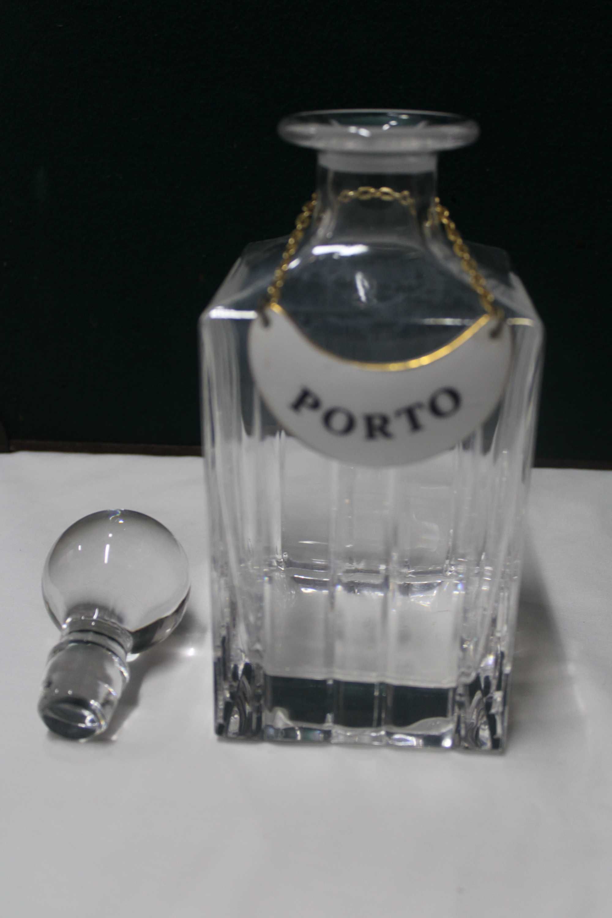 Garrafa em cristal com colar\placa em porcelana Stefens "Porto" 24 cm