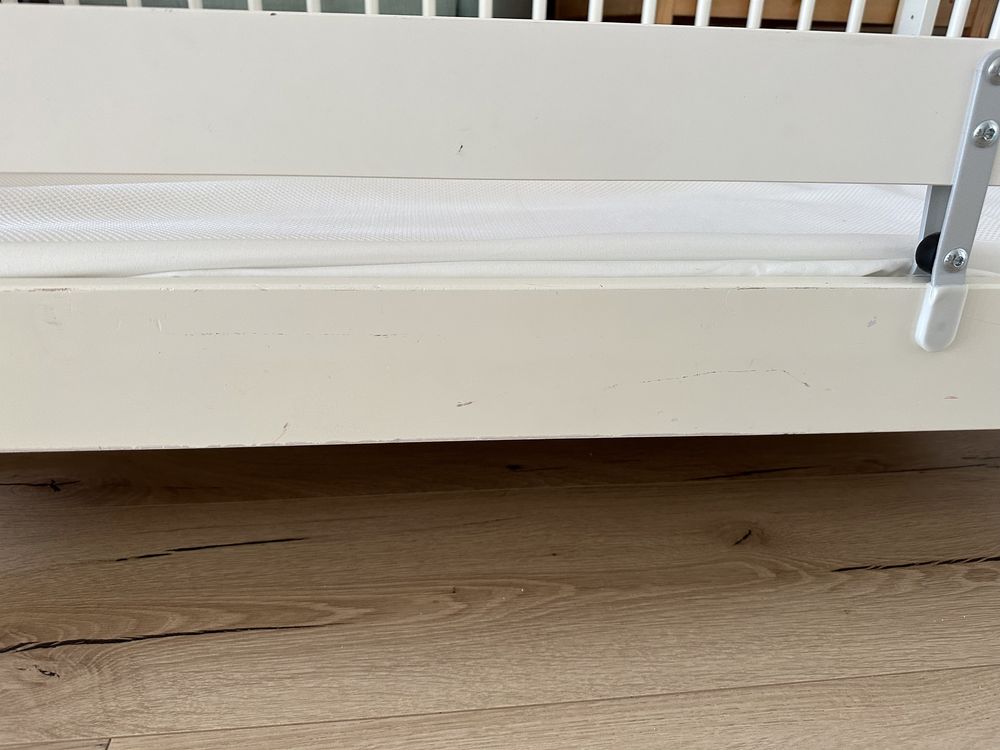Łóżeczko drewniane Ikea z materacem