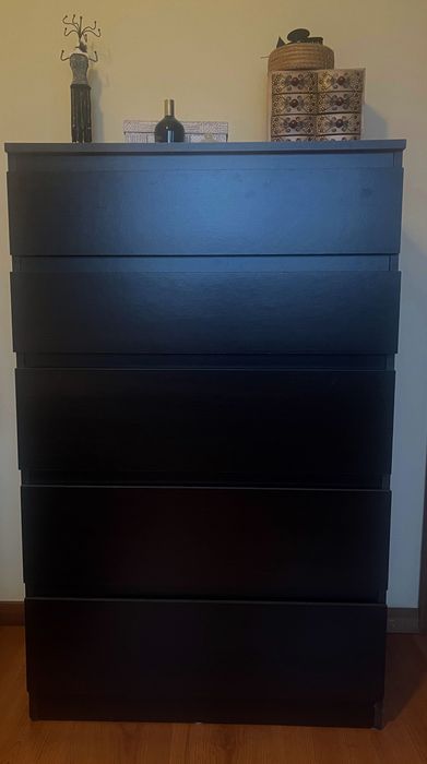 Cómoda com 5 gavetas preta