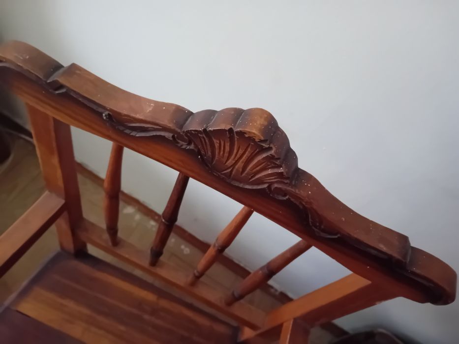 Cadeirão de madeira maciça, antiguidade