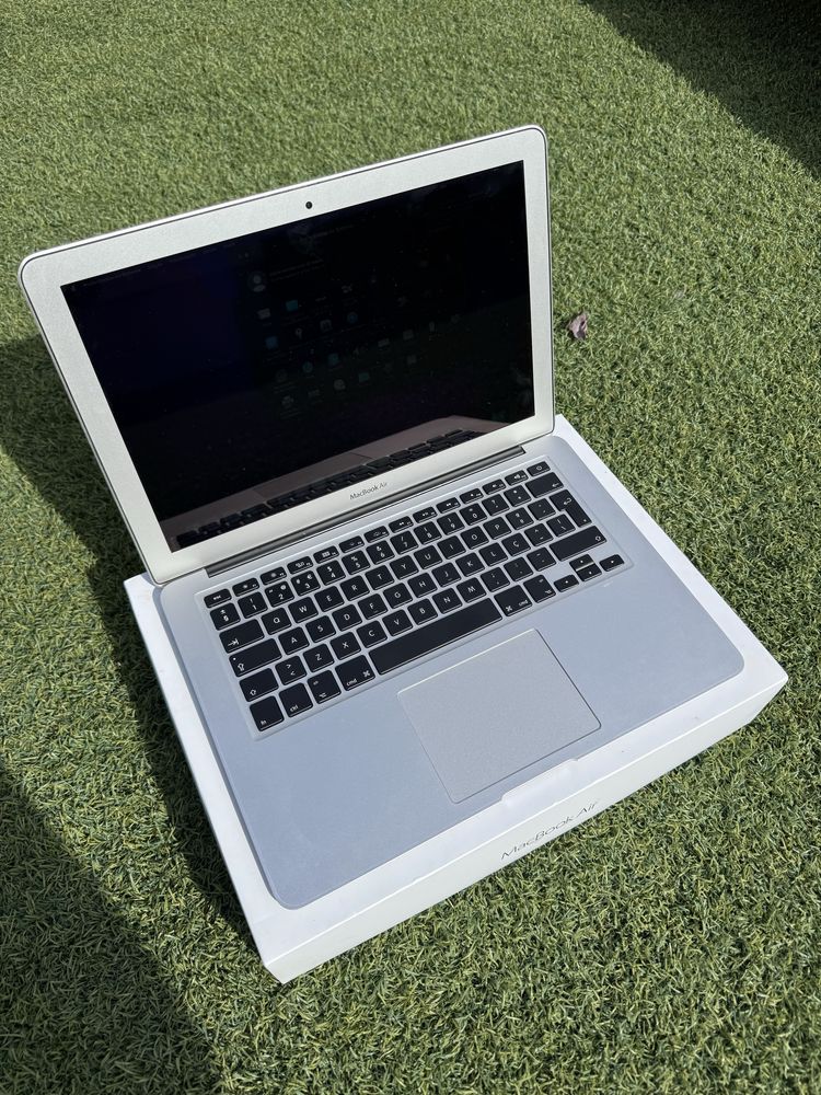 Macbook Air - A146