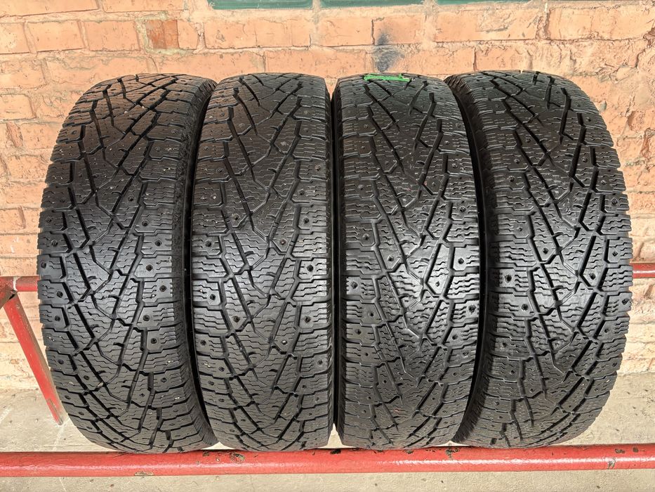 Комплект зимових шин 205/75R16 Nokian
