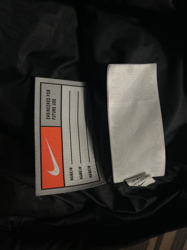 Kurtka Nike super stan prawie jak nowa rozmiar XL dziecięce 158-170cm