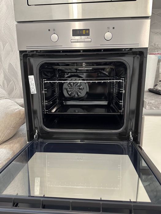 Продам новую кухню с техникой !