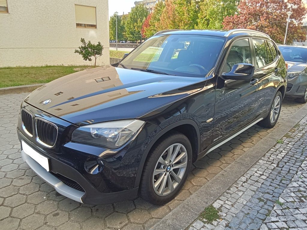 BMW X1 Sdrive 18D ano 2013 impecável a nível geral