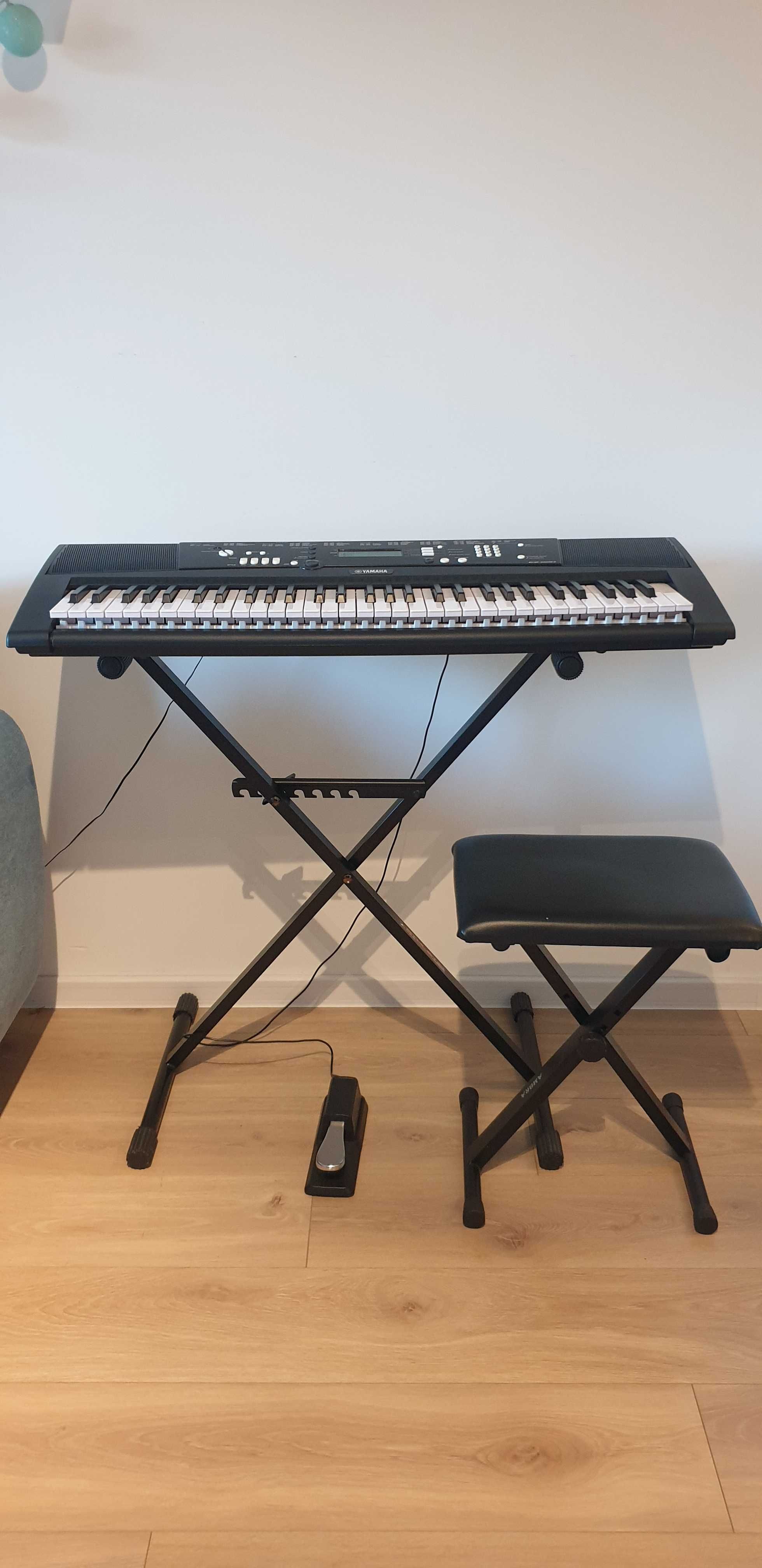 Keyboard Yamaha EZ-220