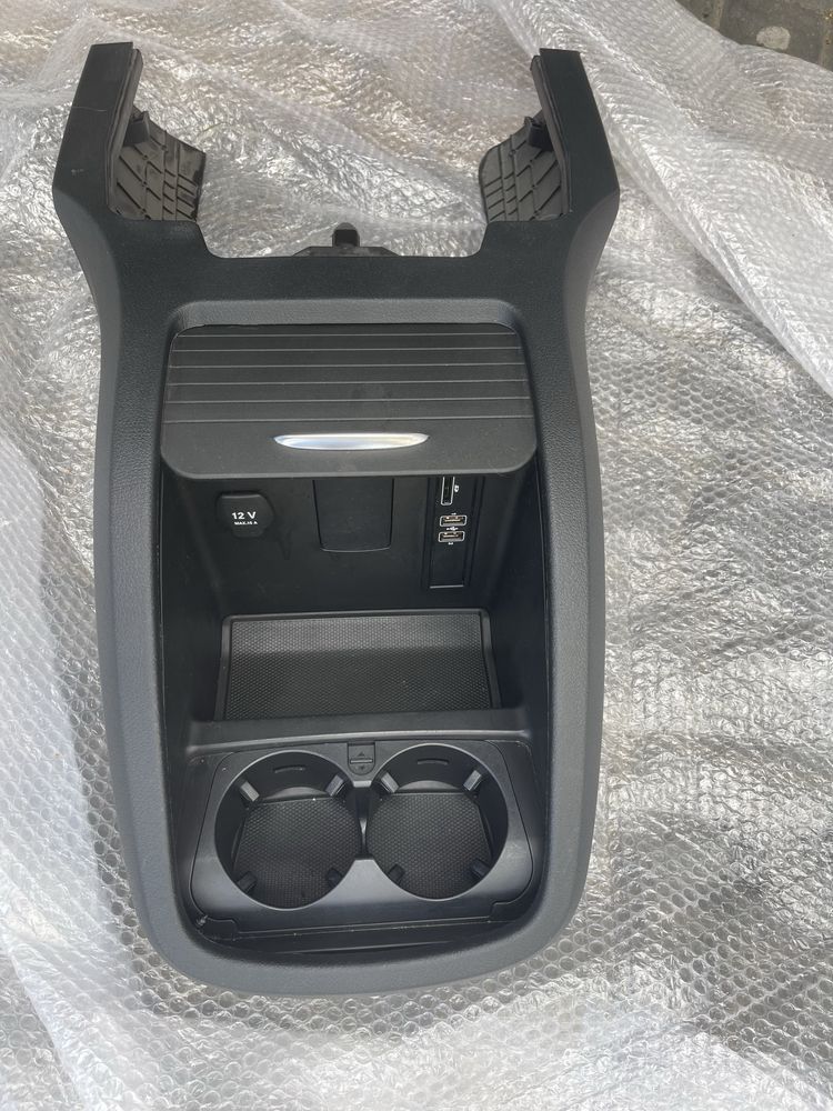V klasa vito w447 schowek z roleta konsola Półka cup holder