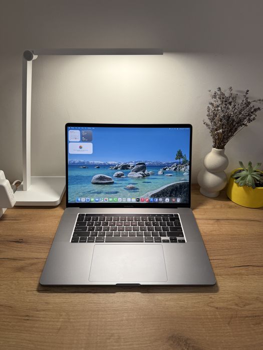 MacBook Pro 16’ 2019 Intel i7 16GB RAM 512GB SSD Radeon 4Gb