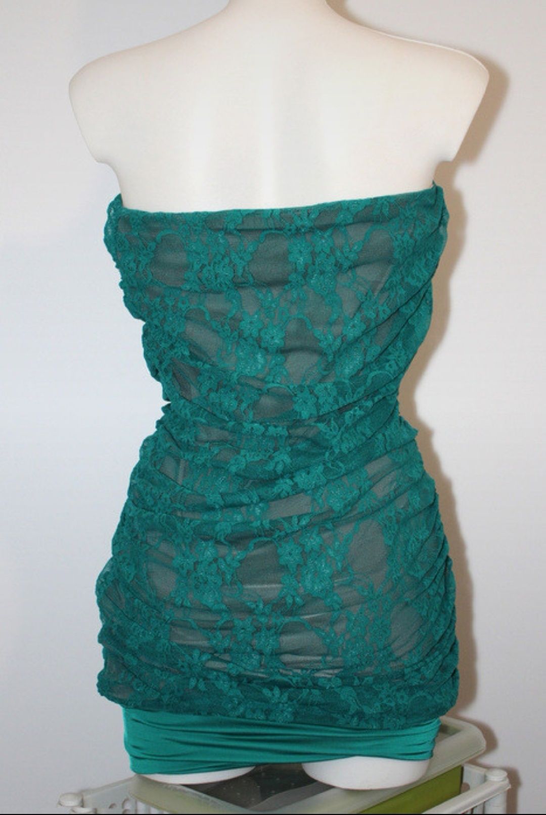 zielona koronkowa sukienka bandażowa Bodyflirt