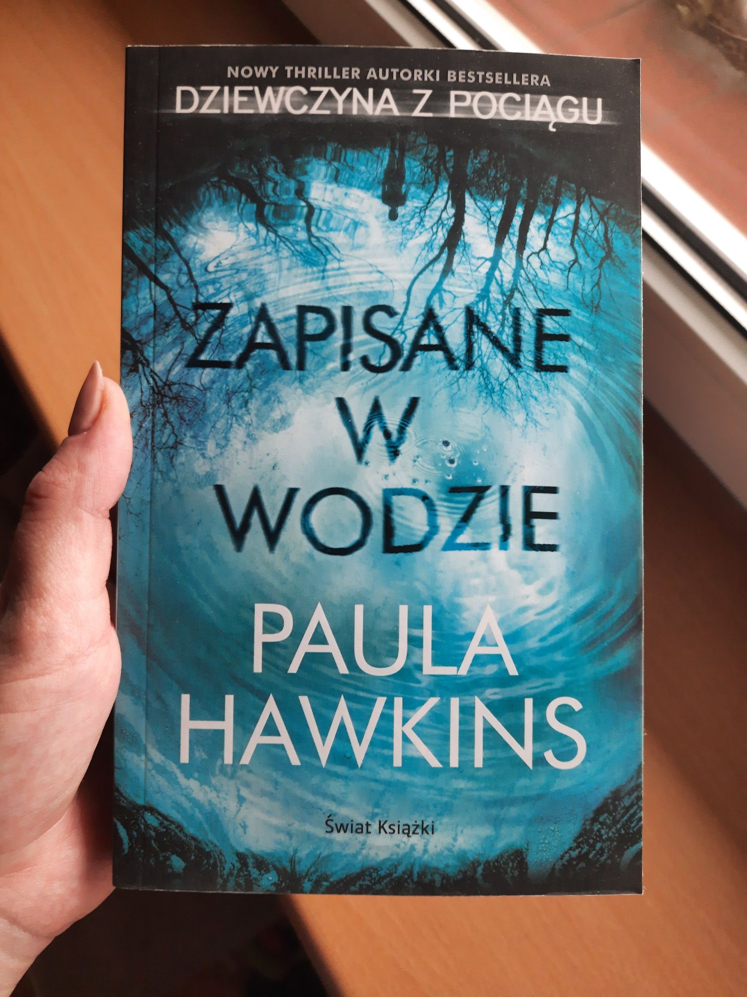 Zapisane w wodzie, Paula Hawkins