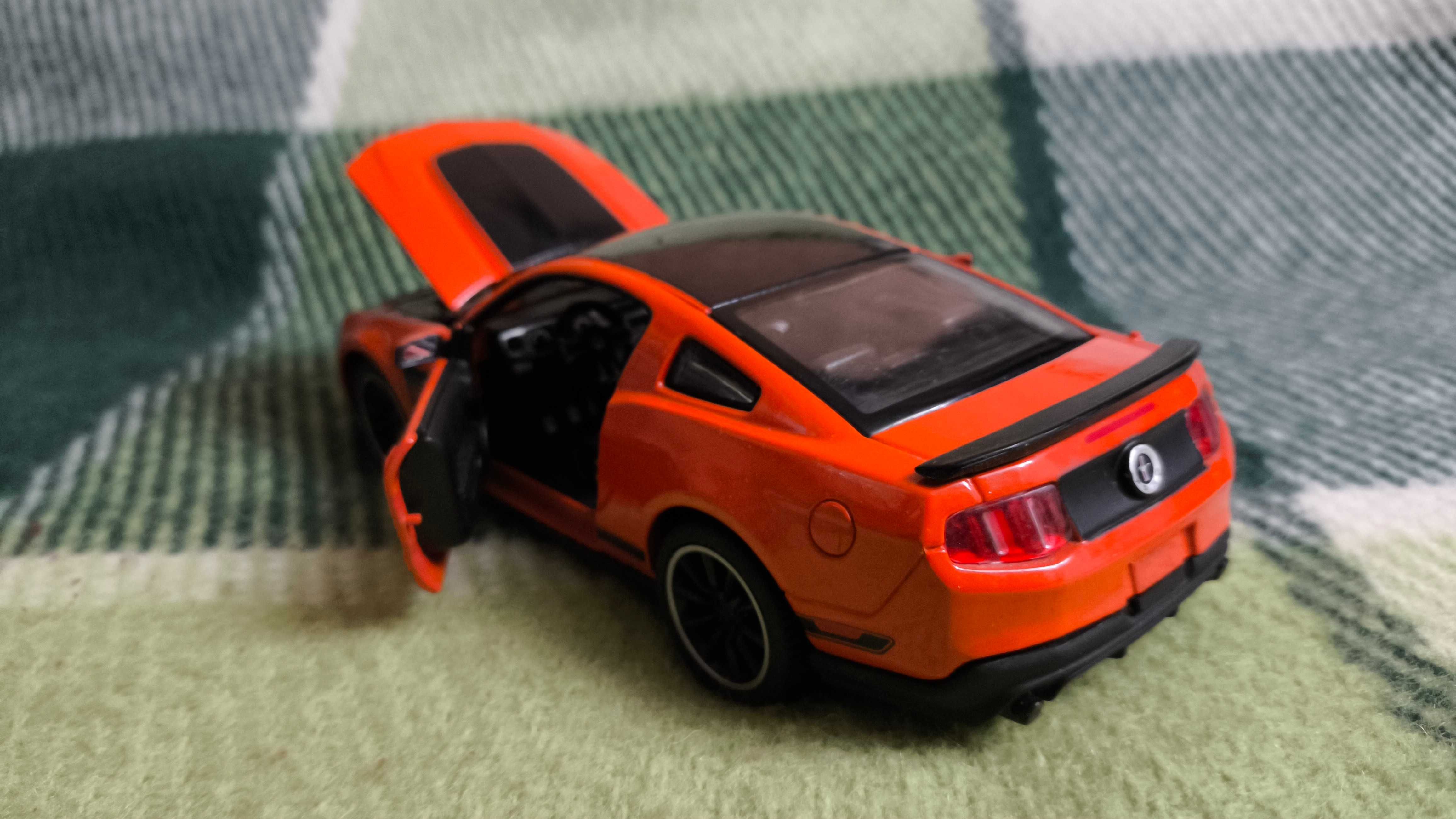 Машинка Mustang Boss 302 2012 1.24 Maisto