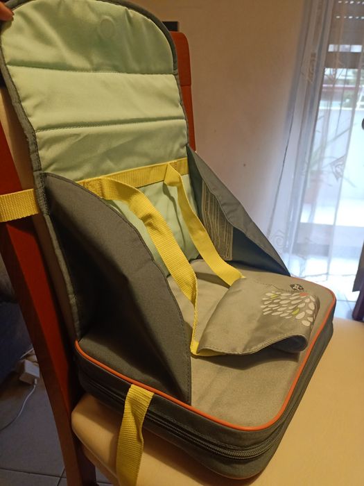 Cadeira/almofada elevadora  de viagem para refeição.