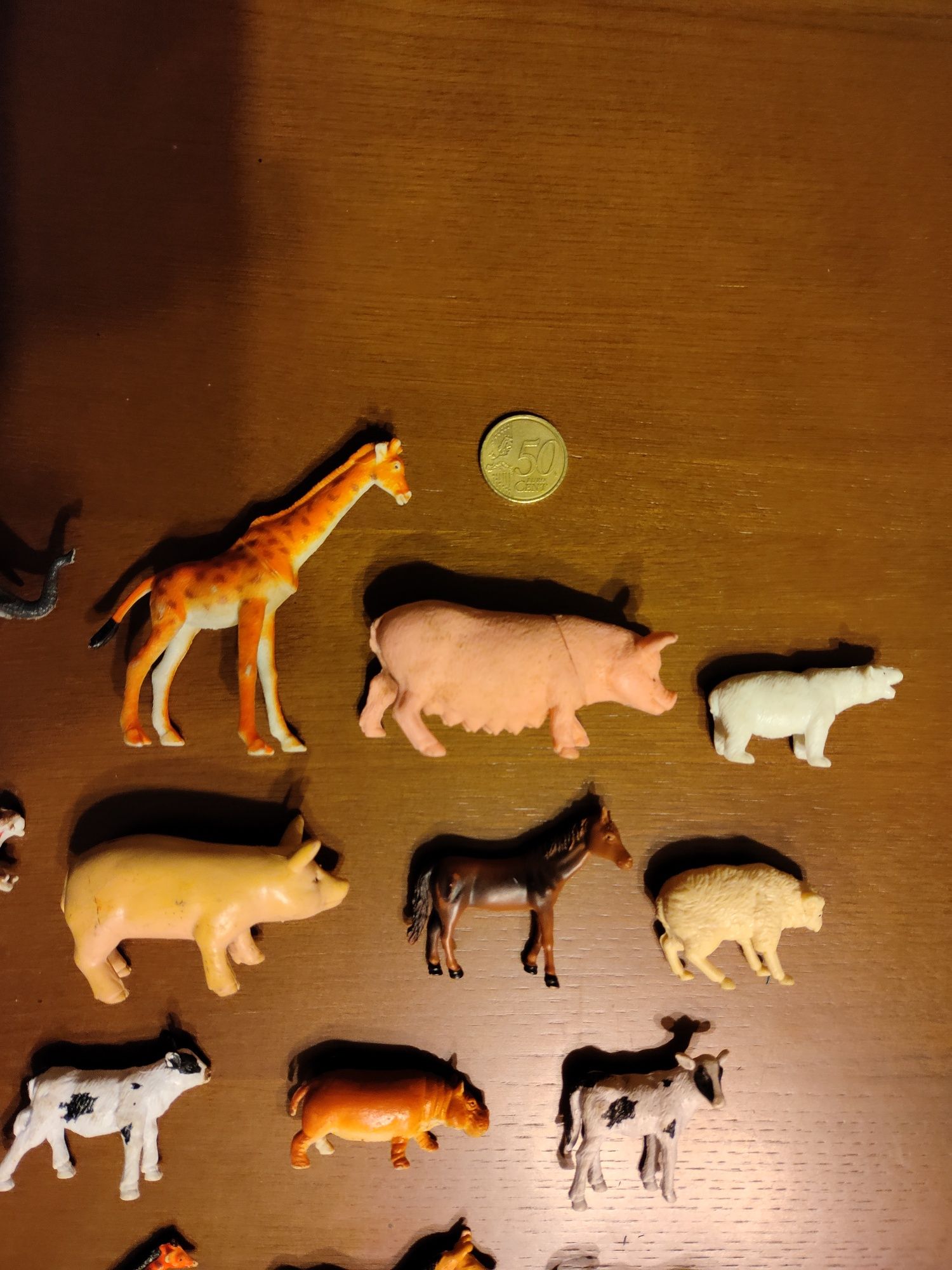 Vendo brinquedos - 23 Animais Miniatura (girafa, rinoceronte, ovelha,