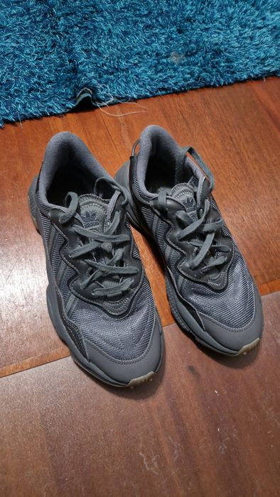 Ténis ADIDAS Ozweego 41.5 1/3 1/2 Cinzento