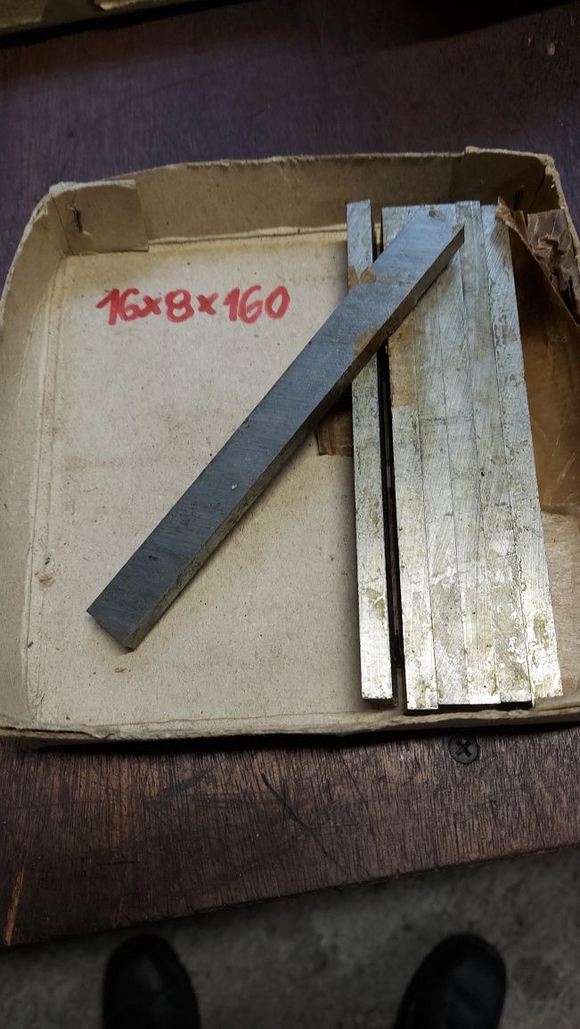 Nóż tokarski 10x10x125, oprawkowy, stalka SW18