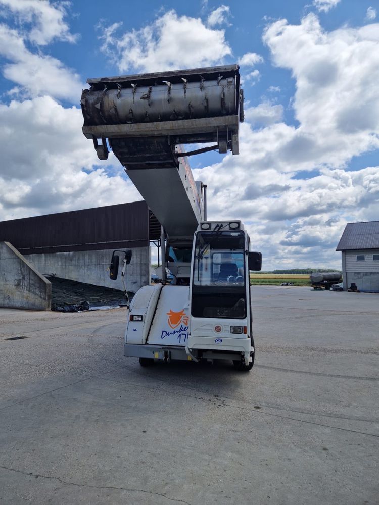 Samojezdny wóz paszowy storti dunker sw 170