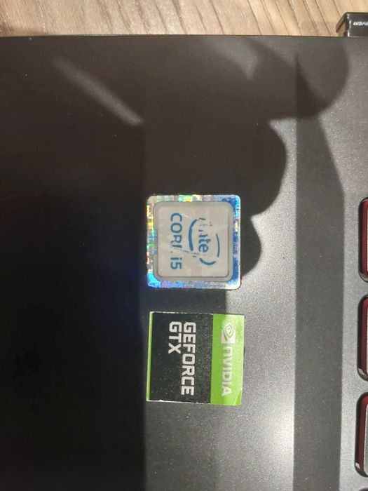 Laptop Acer Nitro AN517-51  + kabel