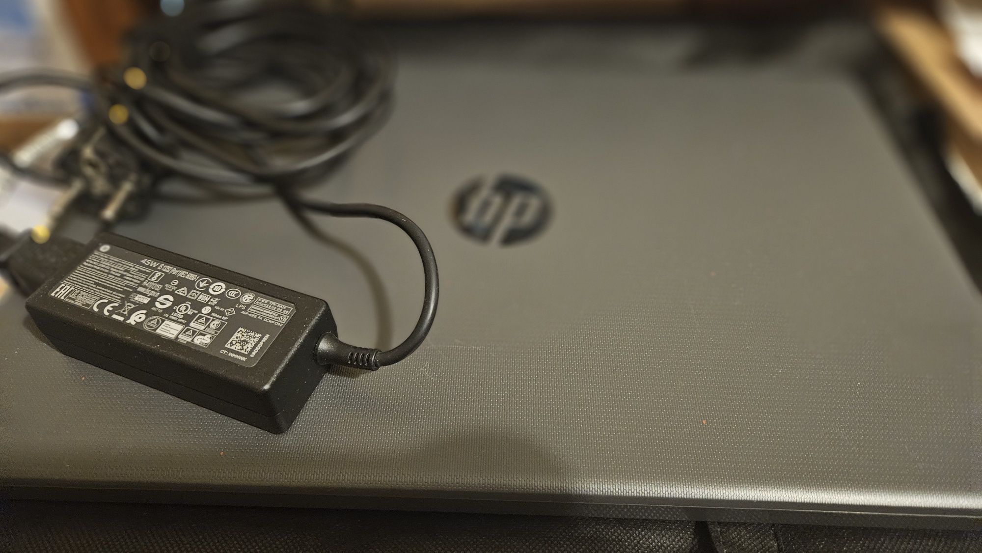 PC Assus + PC HP com oferta Tablet Surface