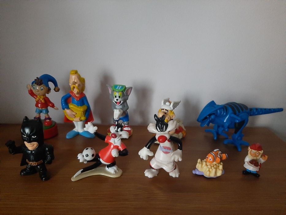 Lote bonecos figuras disney minions Astérix  Nemo DC kitty