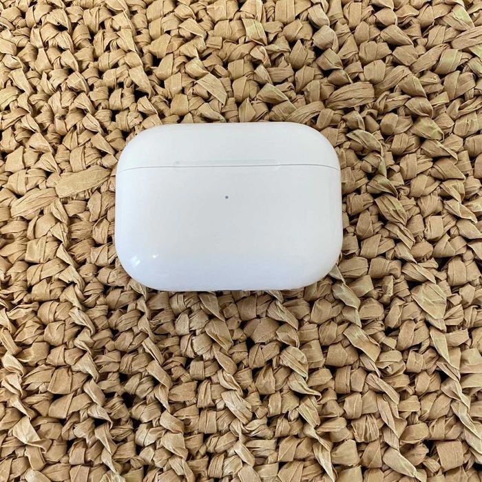 Оригінальні AirPods Pro 2 у стані нових.