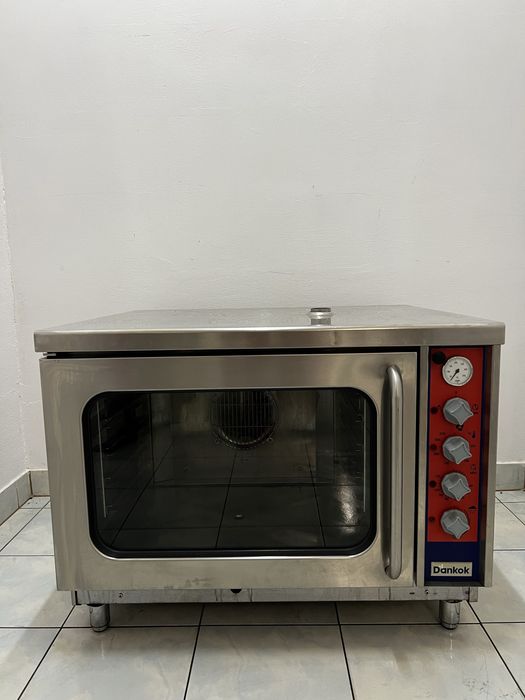 Piec konwekcyjno-parowy na 5 blach GN DANKOK. Piekarnik konwekcyjny.