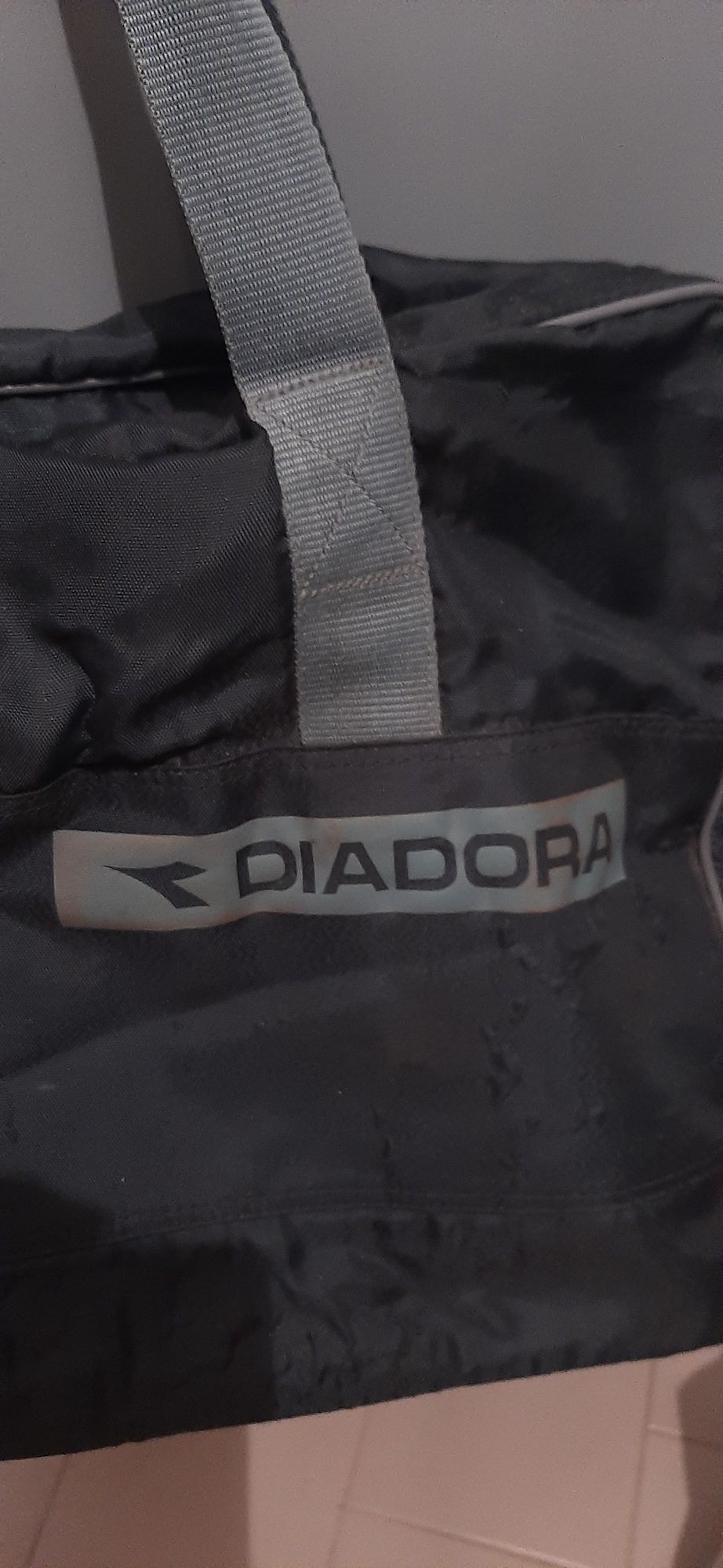 Mala Diadora cinzenta