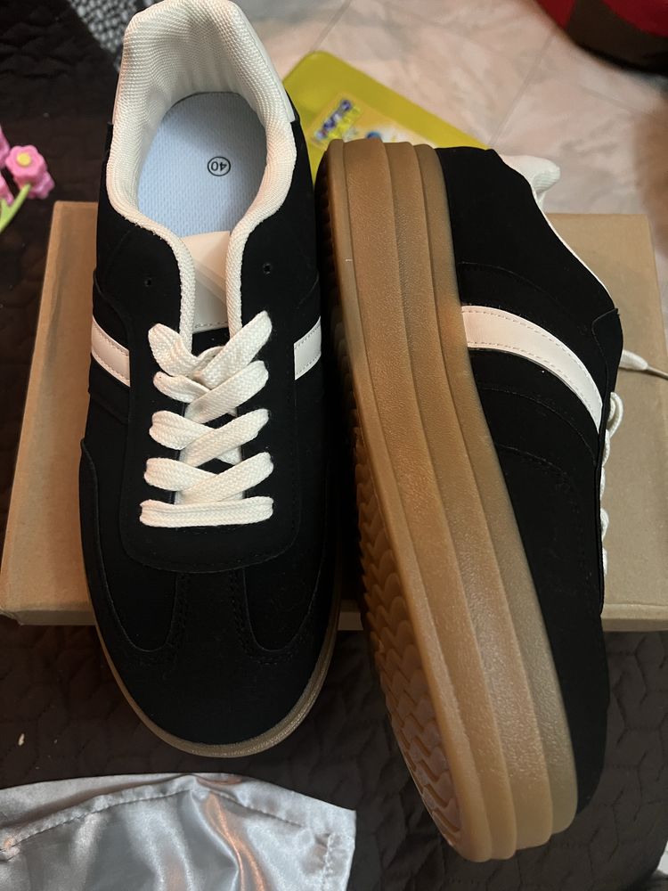 Tenis pretos n 40