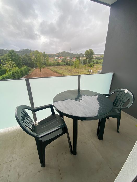 Mesa e 2 cadeiras de jardim