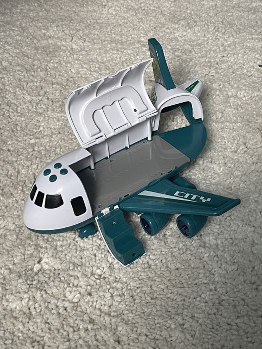 Іграшки ( вертольоти та літачки )