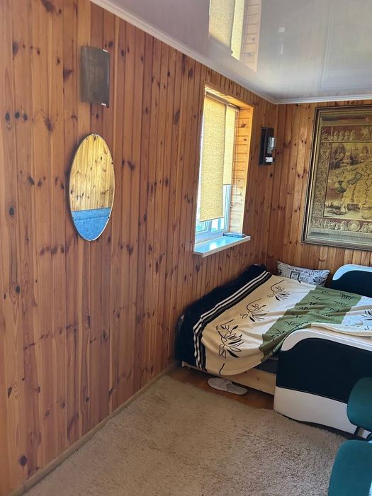 Сучасний гарний садовий будинок біля озера YV