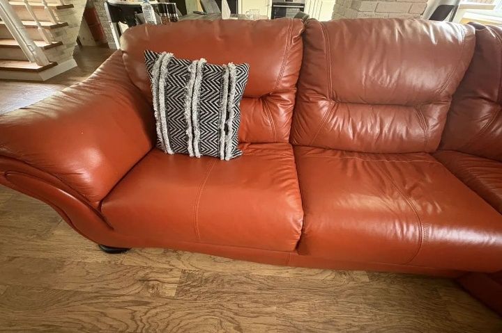 Продам угловой кожаный диван