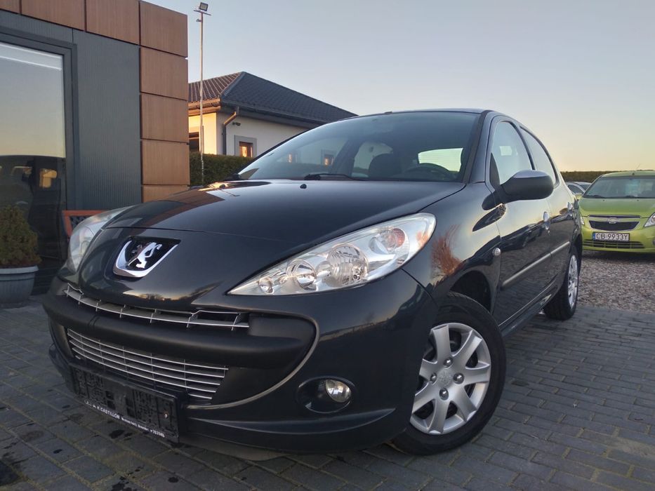 1,4 - ośmiozaworowy , klima,5 drzwi- idealny stan