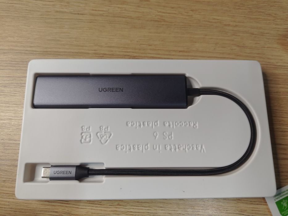 adapter hub USB-C marki UGREEN.