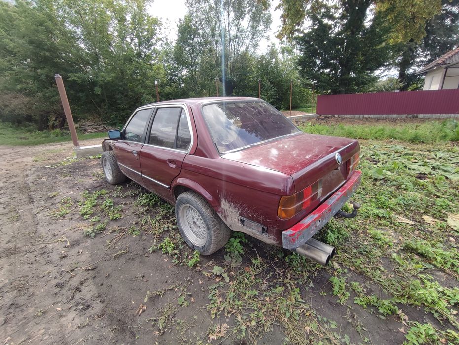 Bmw E30 324td піля повної реставрації кузова