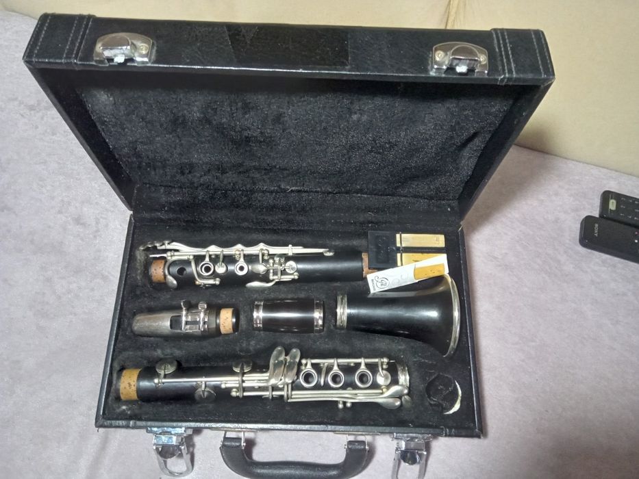 Кларнет си бемоль деревянный французской системы.