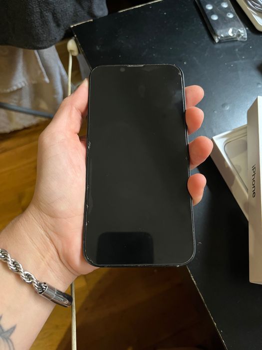 iPhone 13 128GB marcas de uso