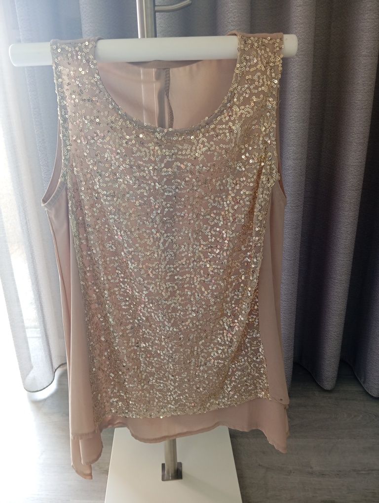 Blusa bege com lantejoulas