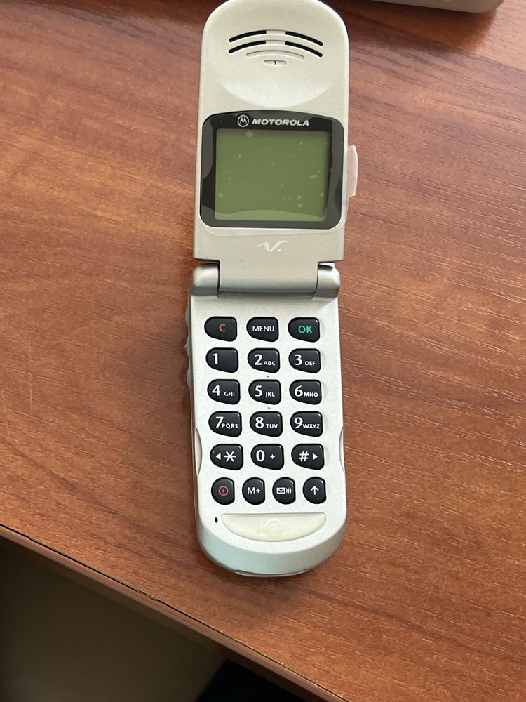 Motorola v50 телефон мобільний