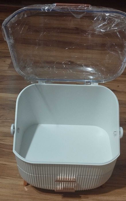 Organizer na kosmetyki