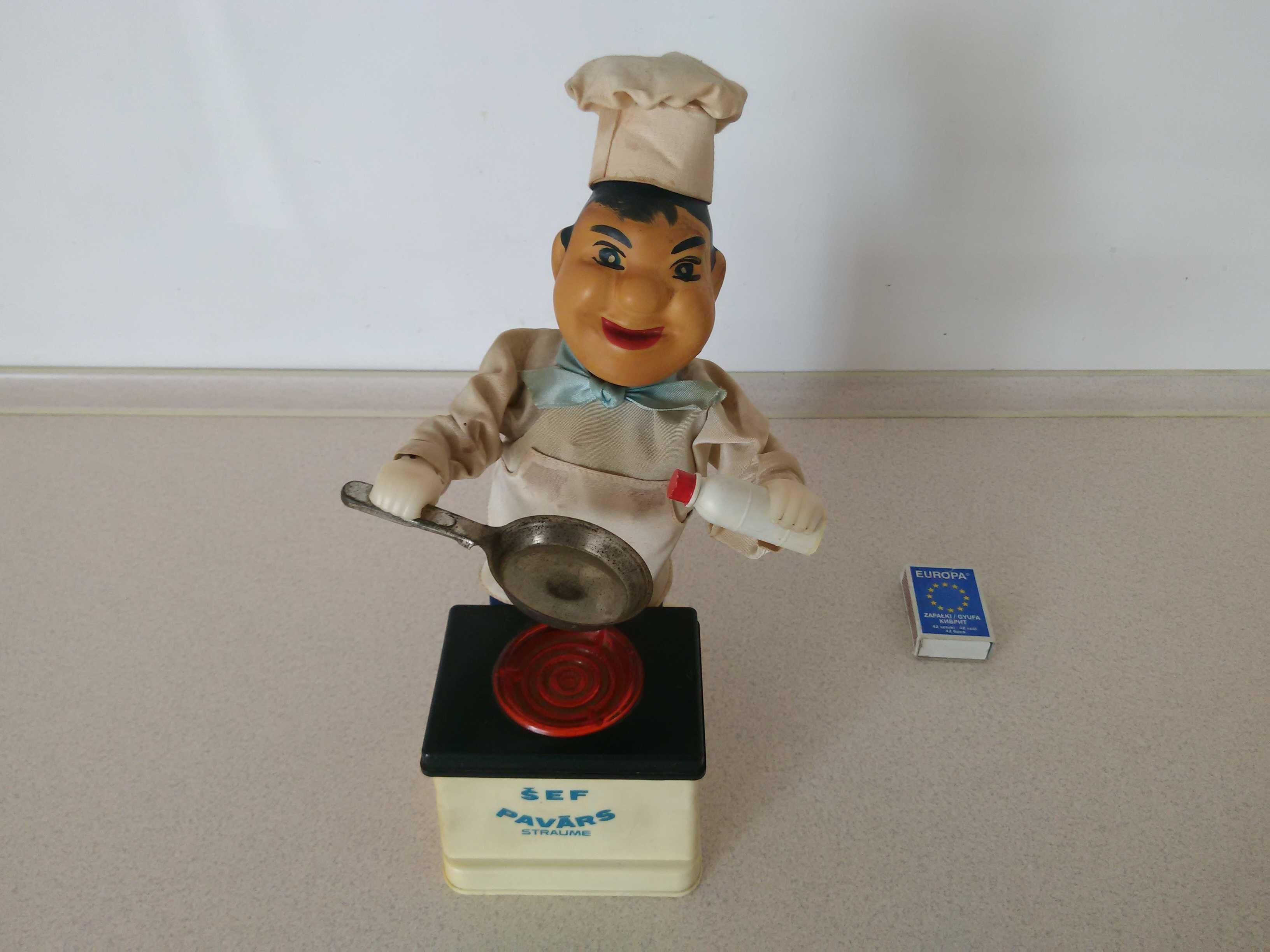 stara zabawka PRL szef kucharz na baterie lalka figurka pub knajpa