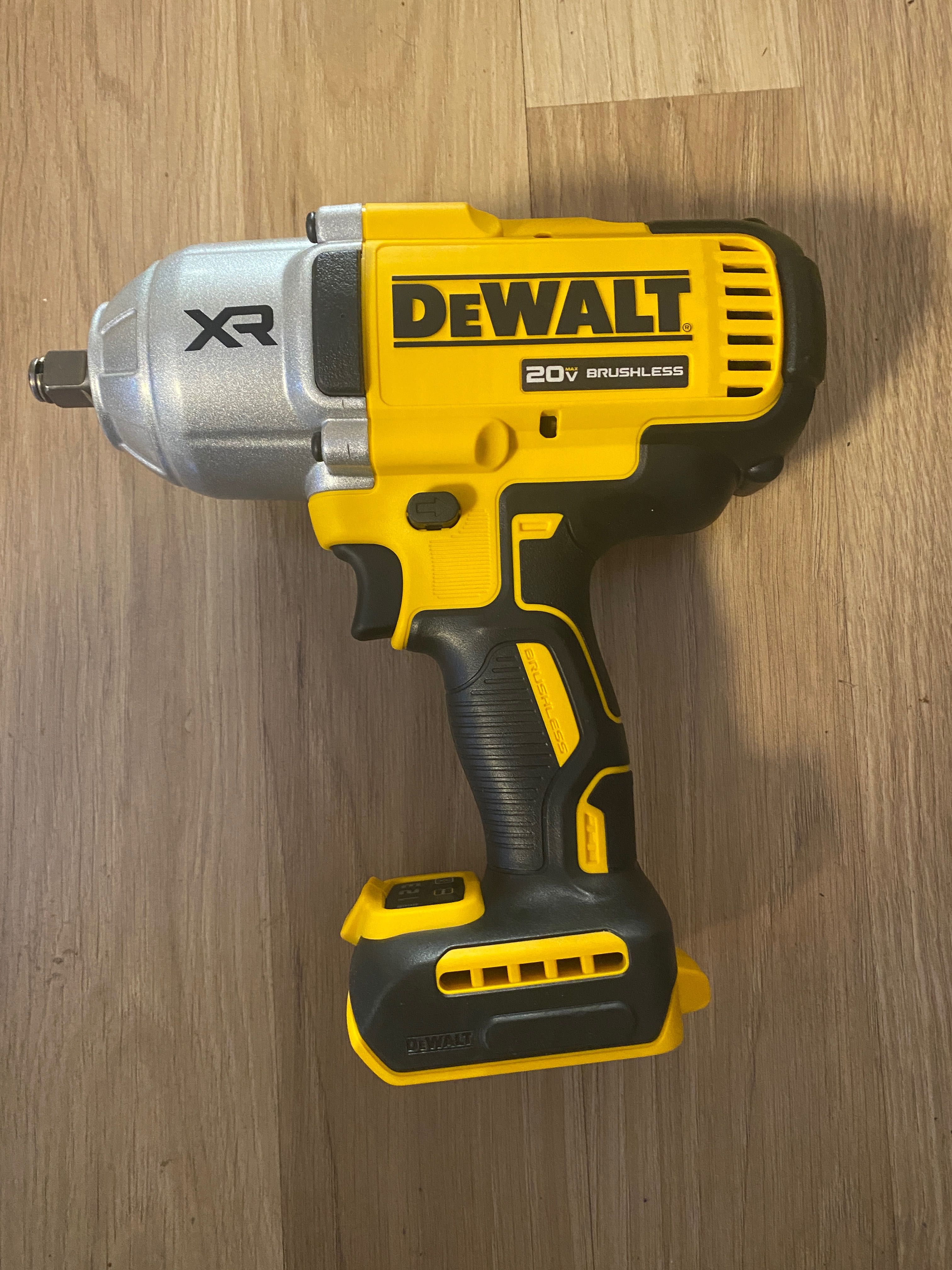 Гайковерт DeWALT DCF900