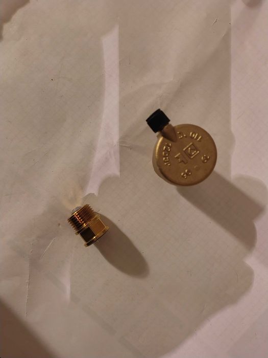Odpowietrznik automatyczny z zaworem stopowym 1/2" firmy HERZ  NOWY