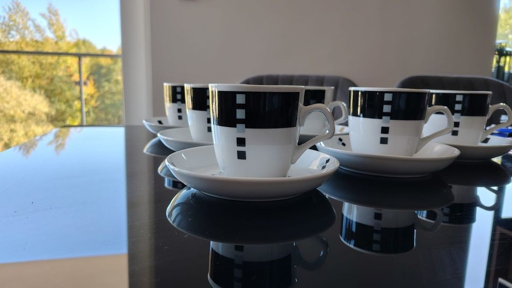 Serwis kawowy- filiżanki i talerzyki komplet