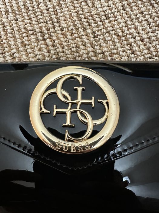 Nowy czarny portfel Guess