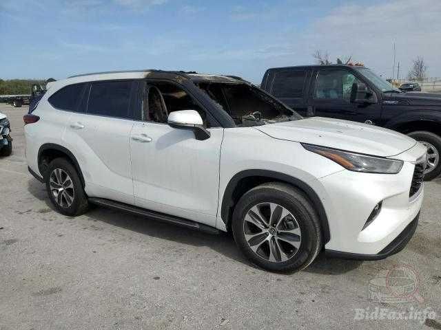 Toyota Highlander L 2023 White 2.4L Авторозбірка запчастини розборка