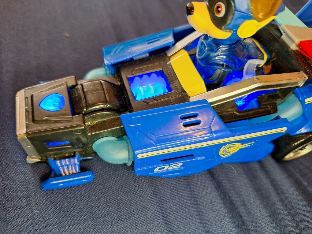 Oryginalny psi patrol chase figurka z grającym autkiem paw patrol