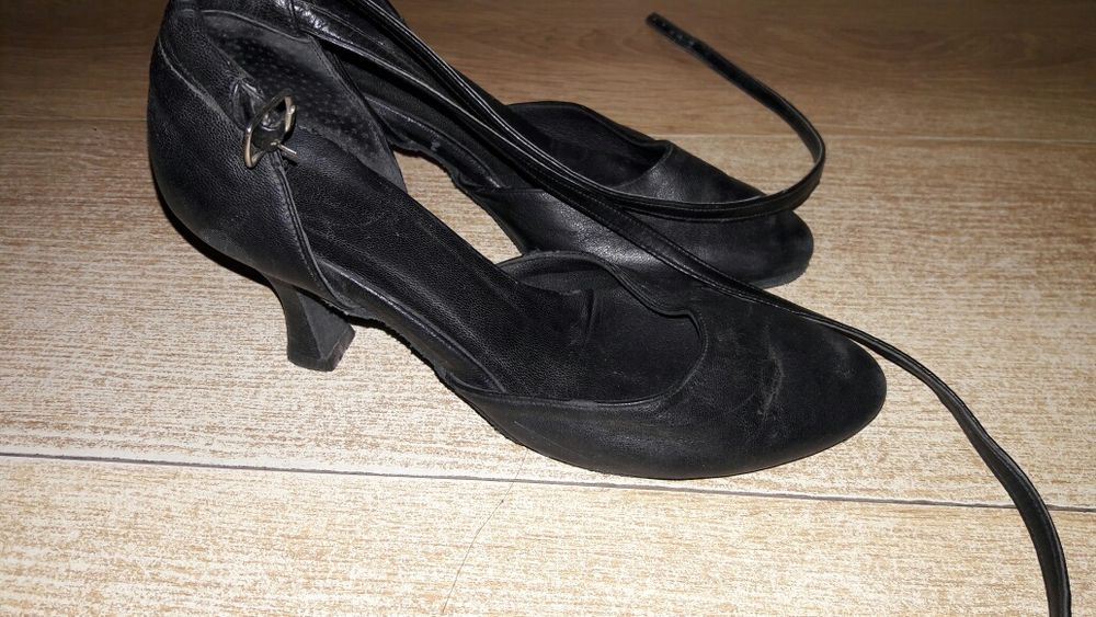 Бальні туфлі. Шкіряні (натуральні) куплені в італії.
