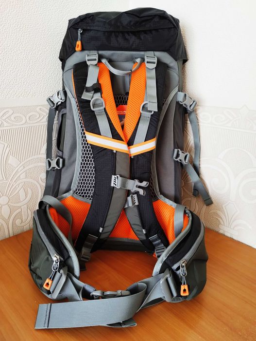 Рюкзак каркасний royal mountain trekking 35 літрів з дощовиком