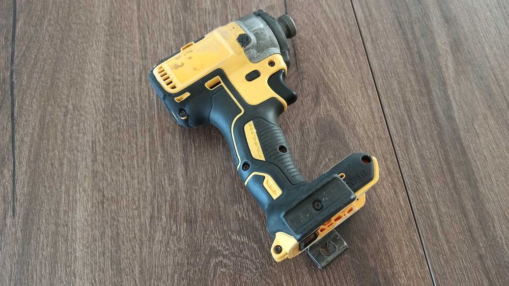 Zakrętarka udarowa DeWalt DCF887N 3 biegi 18V 205Nm Body