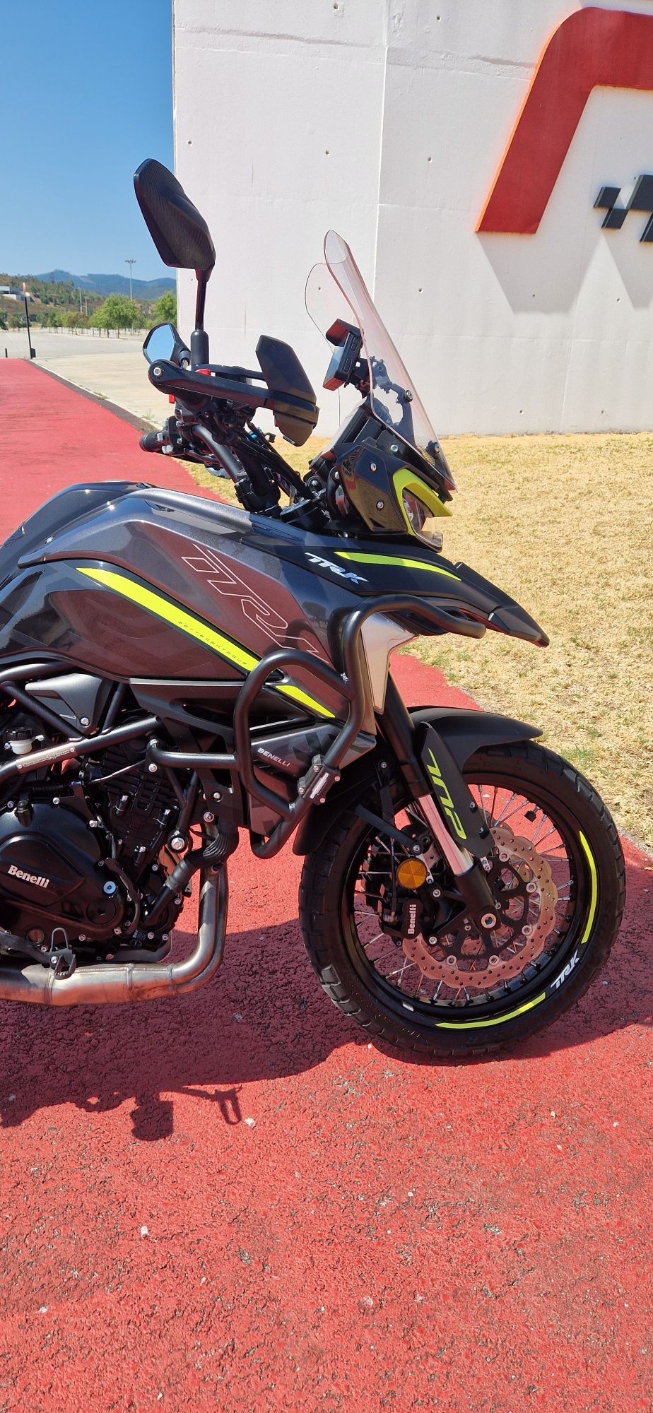 Benelli TRK 702X revisão 18.000 kms já efectuada